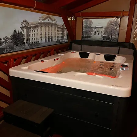 Apartment B-hause Zart Parkoloval Es Jacuzzival