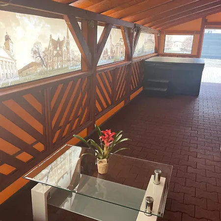 B-hause Zart Parkoloval Es Jacuzzival * Debrecen