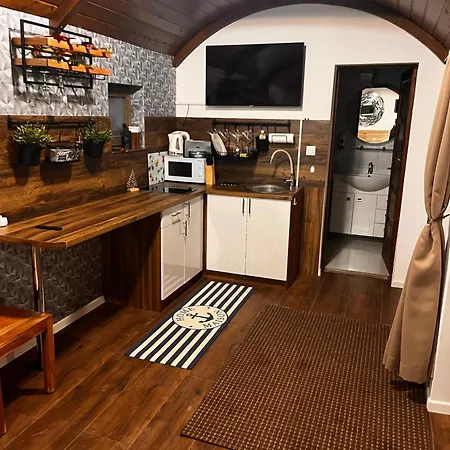 Eszla 1 Free Large Secure Parking *