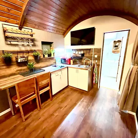 Апартаменты Eszla 1 Free Large Secure Parking