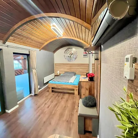 Eszla 1 Free Large Secure Parking Apartman *